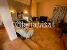 Casa (unifamiliar aislada), 700 m², cerca de bus y tren