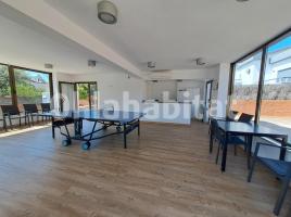 Casa (unifamiliar aislada), 288 m², cerca de bus y tren