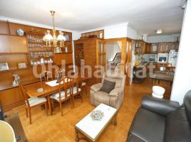 Houses (country house), 178 m², near bus and train