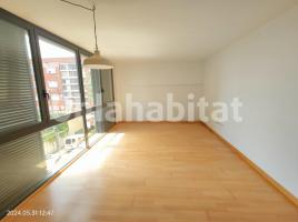 Alquiler piso, 96 m², cerca de bus y tren, seminuevo