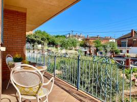 Houses (detached house), 212 m², near bus and train, Castellbisbal