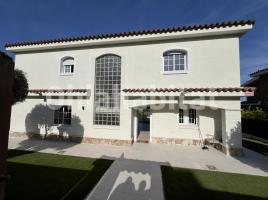 Casa (chalet / torre), 370 m², Calle Besòs