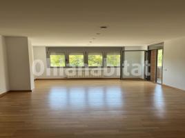 Flat, 116 m², almost new