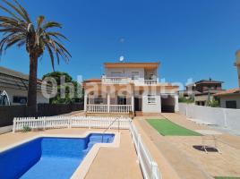 Houses (villa / tower), 165 m², almost new, Calle de l'Estiu