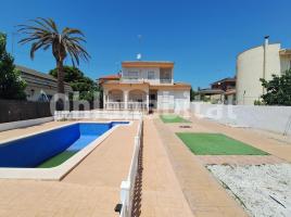 Houses (villa / tower), 165 m², almost new, Calle de l'Estiu