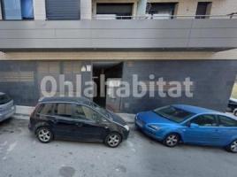 Flat, 107 m², near bus and train, almost new, Llevant