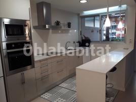 For rent flat, 94 m², near bus and train