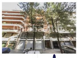 Local comercial, 1355 m², cerca de bus y tren