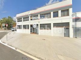 Louer , 2765 m², Zona