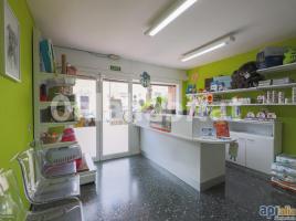 Local comercial, 76 m², cerca de bus y tren