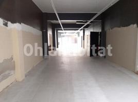 For rent business premises, 224 m², near bus and train