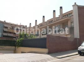 Houses (villa / tower), 352 m², Plaza Mediterrani