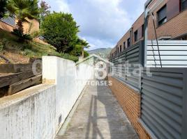 Houses (terraced house), 284 m², almost new