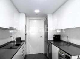 Piso, 131 m², cerca de bus y tren, seminuevo