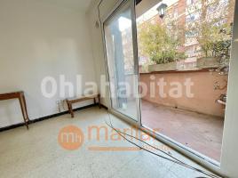 Pis, 90 m², prop de bus i tren, Calle de Monturiol