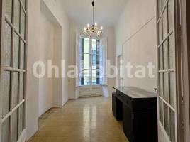 Pis, 139 m², prop de bus i tren, Calle de Peralada, 48