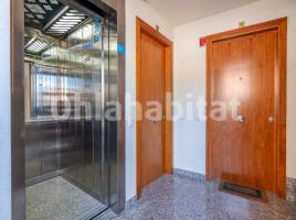 For rent apartament, 47 m², near bus and train, almost new, Calle de Puigmercadal, 8