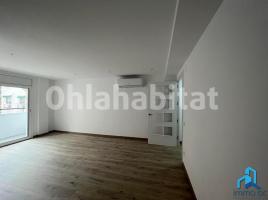 Pis, 105 m², prop de bus i tren, Calle de Mallorca