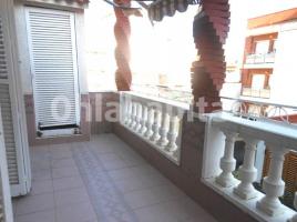 Flat, 100 m², near bus and train