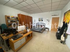 Piso, 261 m², cerca de bus y tren