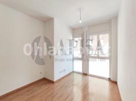 For rent flat, 40 m², near bus and train