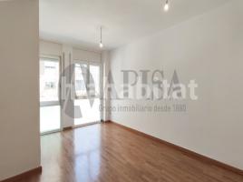 For rent flat, 40 m², near bus and train