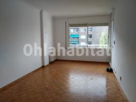 For rent flat, 92 m², close to bus and metro