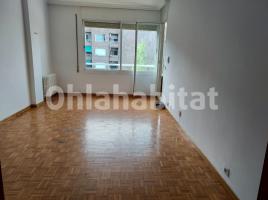 For rent flat, 92 m², close to bus and metro