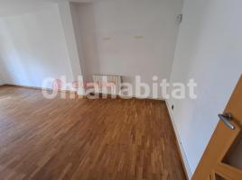 Flat, 63 m², near bus and train, Centre