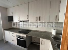 Apartament, 110 m², près de bus et de train