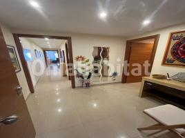 Piso, 141 m², cerca de bus y tren, seminuevo