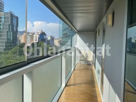 Piso, 100 m², cerca de bus y tren, seminuevo