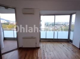 Piso, 90 m², cerca de bus y tren, seminuevo