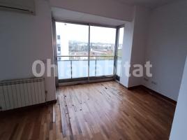 Piso, 90 m², cerca de bus y tren, seminuevo