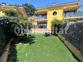 Houses (terraced house), 197 m², almost new, Zona