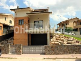 Houses (villa / tower), 212 m², near bus and train, almost new, Calle Camí Ral, 41