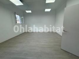 Alquiler local comercial, 105 m², cerca bus y metro, Calle del Turó Blau