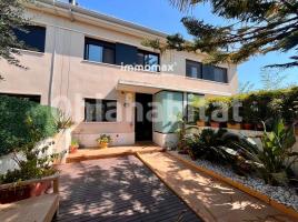 Casa (unifamiliar adosada), 205 m², seminuevo, Zona