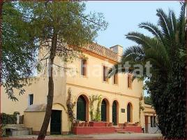 Houses (country house), 1550 m², near bus and train, almost new