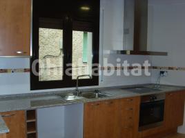 Casa (unifamiliar adossada), 242 m², prop de bus i tren, seminou