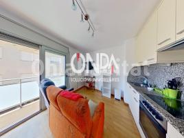 Apartamento, 58 m², cerca de bus y tren, seminuevo