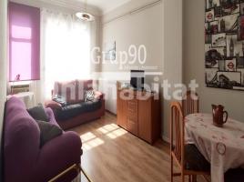 For rent flat, 175 m², near bus and train