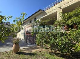 Terraced house, 580 m², near bus and train