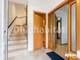 Houses (terraced house), 206 m², almost new