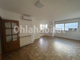 For rent flat, 105 m², near bus and train, Calle de Picañol