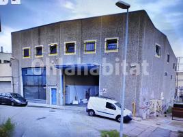 Industrial, 824 m², almost new