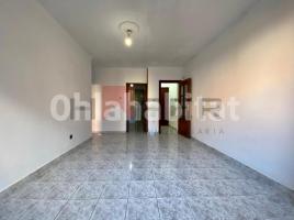 Apartament, 60 m², près de bus et de train, Calle URGELL