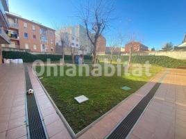 Piso, 77 m², cerca de bus y tren, seminuevo