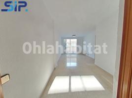 Flat, 81 m², near bus and train