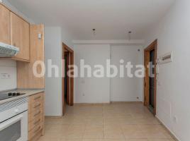 Flat, 40 m², near bus and train, almost new